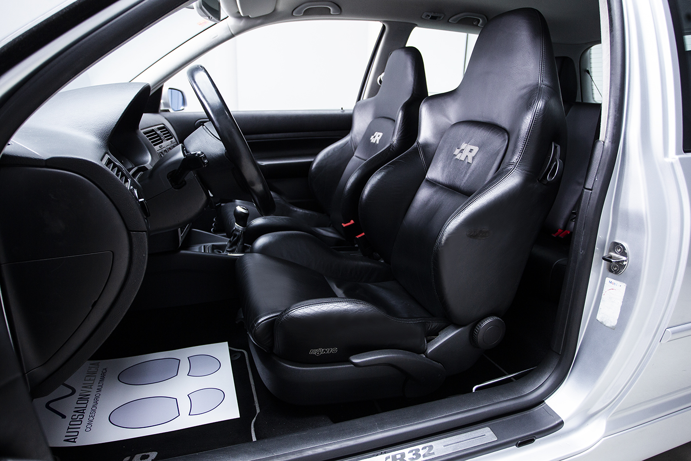 Volkswagen / Golf R32