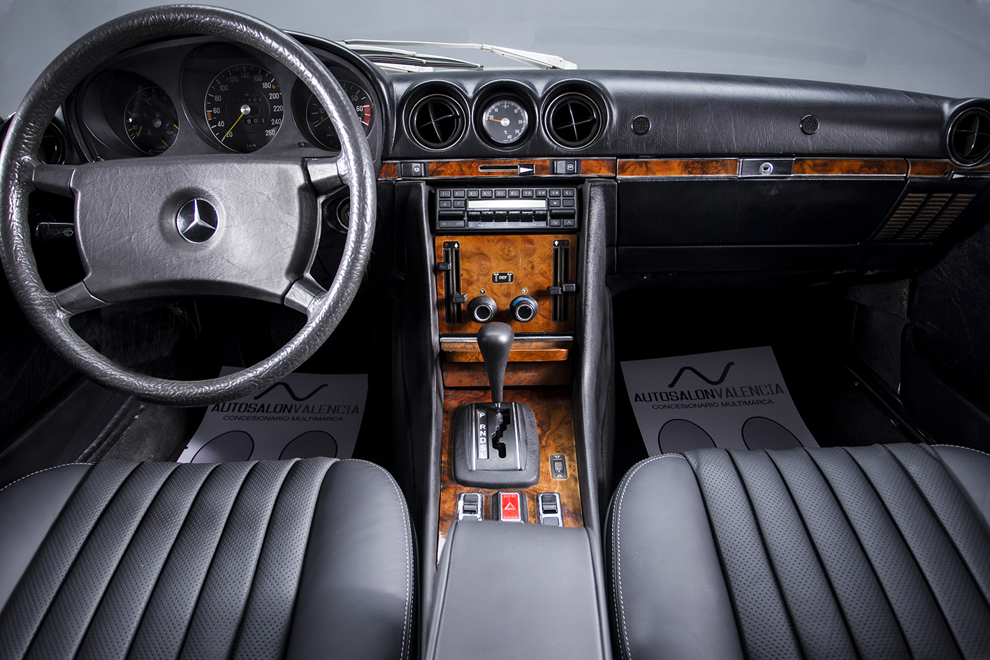 Mercedes-Benz / SLC 500 (w107)
