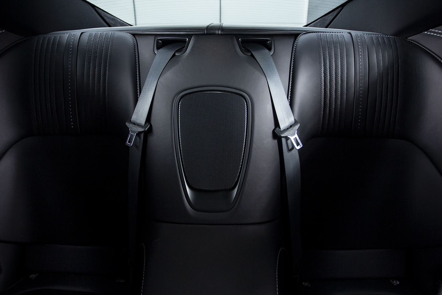 Aston Martin / DB11 4.0 V8