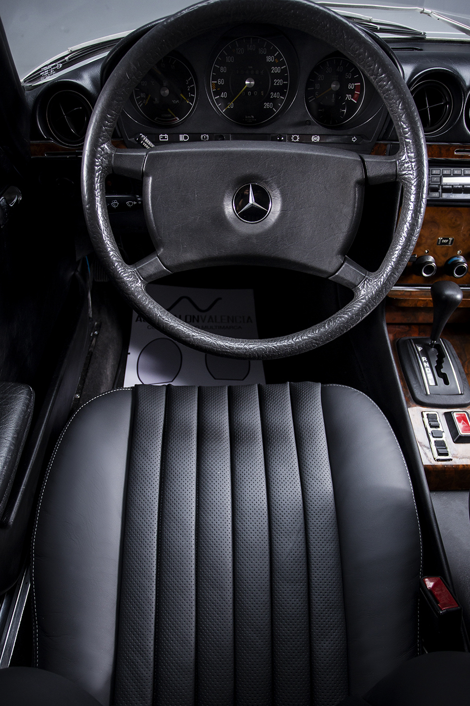 Mercedes-Benz / SLC 500 (w107)