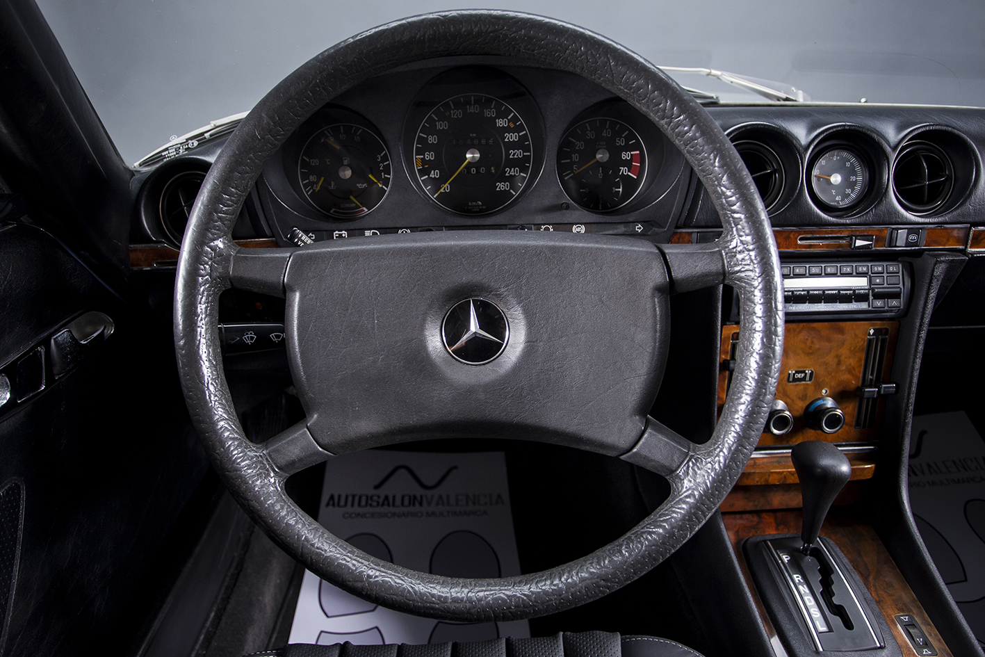Mercedes-Benz / SLC 500 (w107)