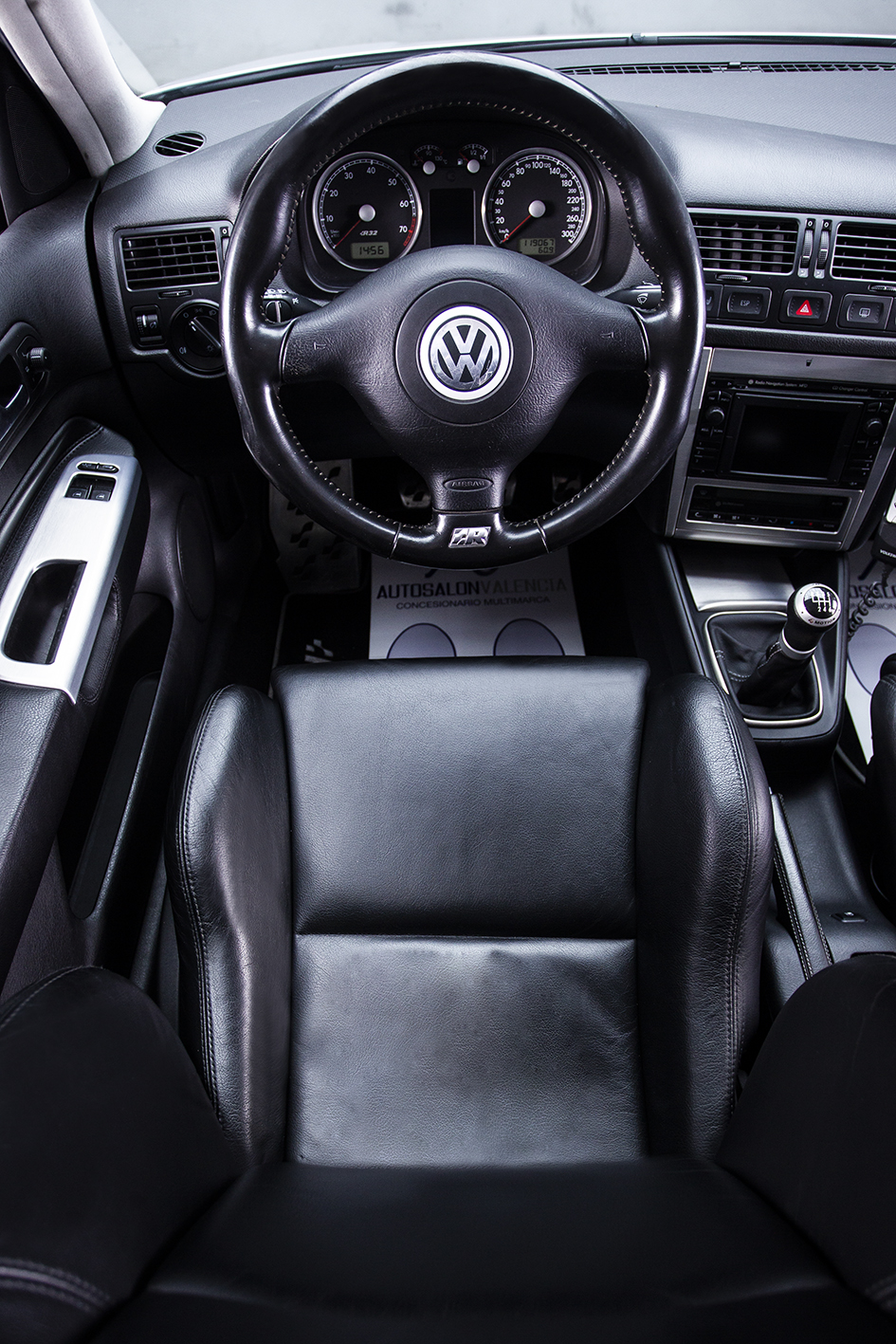 Volkswagen / Golf R32
