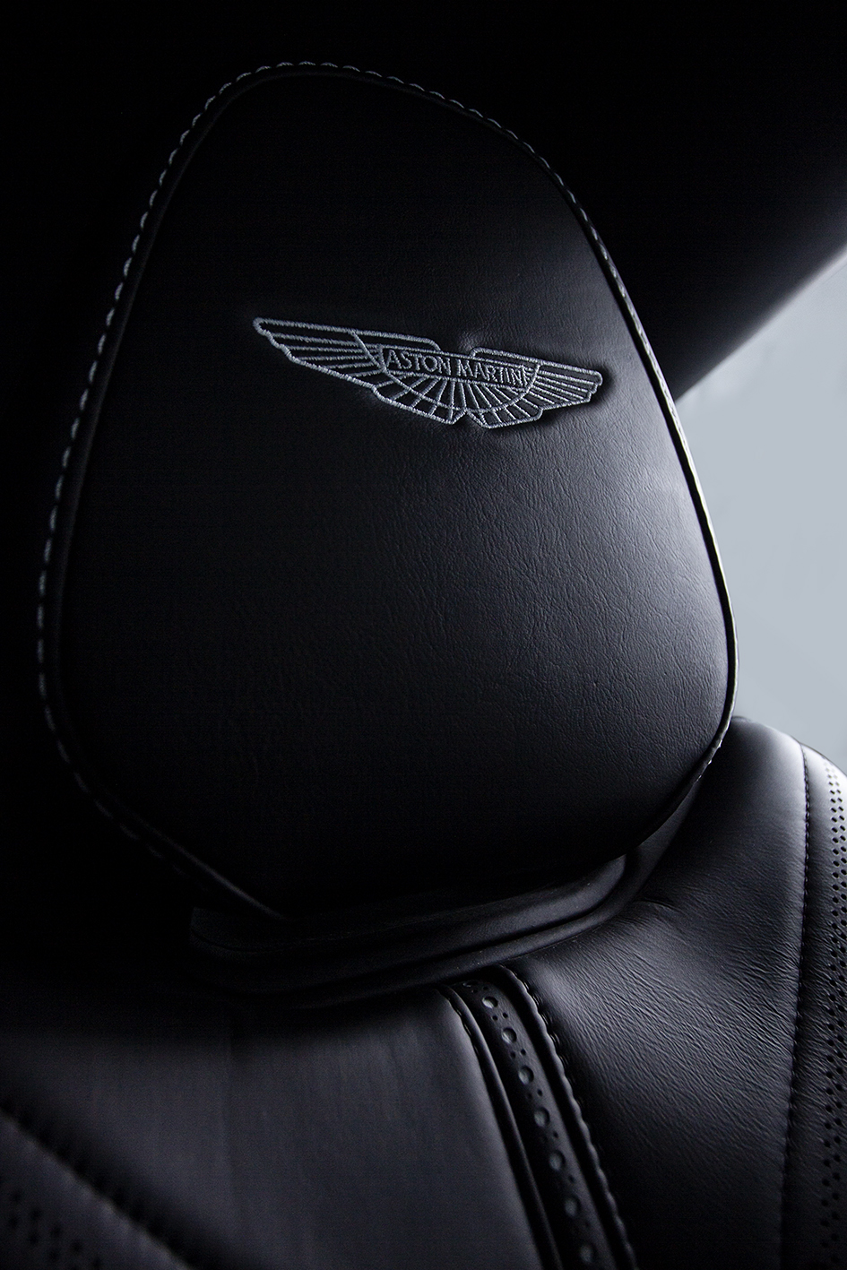 Aston Martin / DB11 4.0 V8