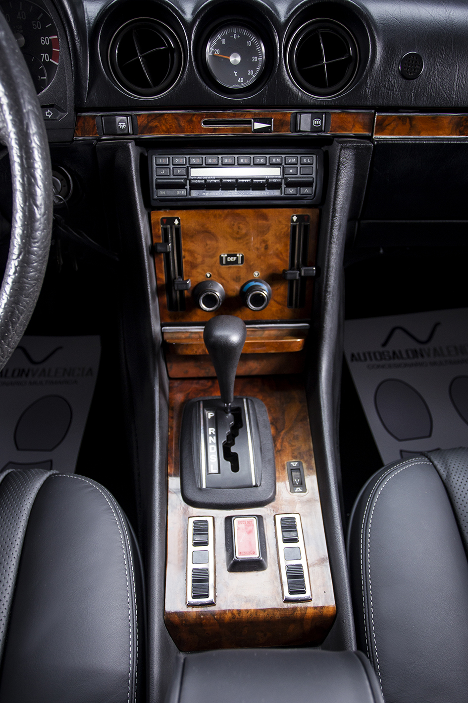 Mercedes-Benz / SLC 500 (w107)