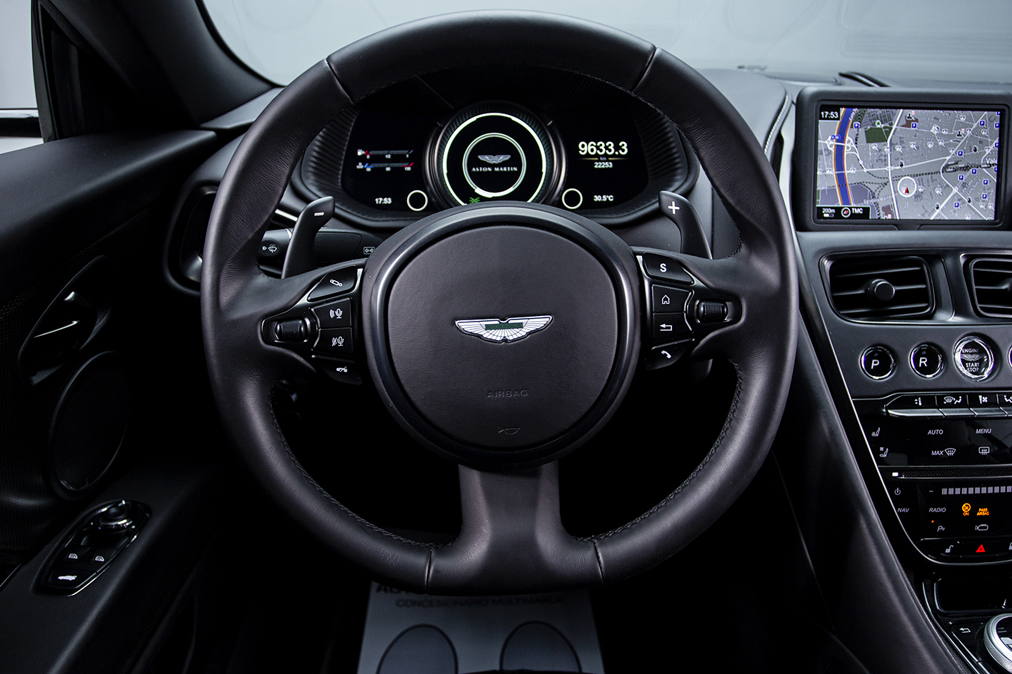 Aston Martin / DB11 4.0 V8