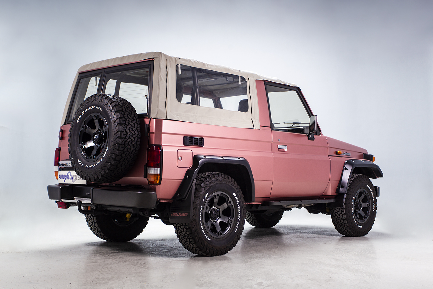 Toyota / Land Cruiser BJ 73