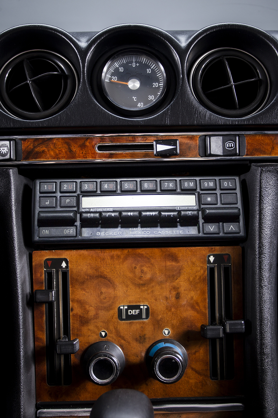 Mercedes-Benz / SLC 500 (w107)