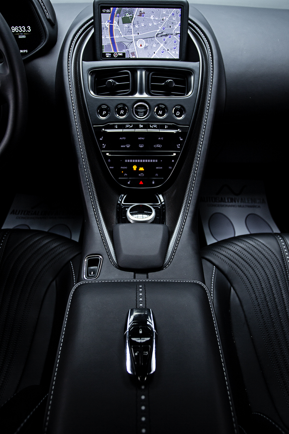 Aston Martin / DB11 4.0 V8