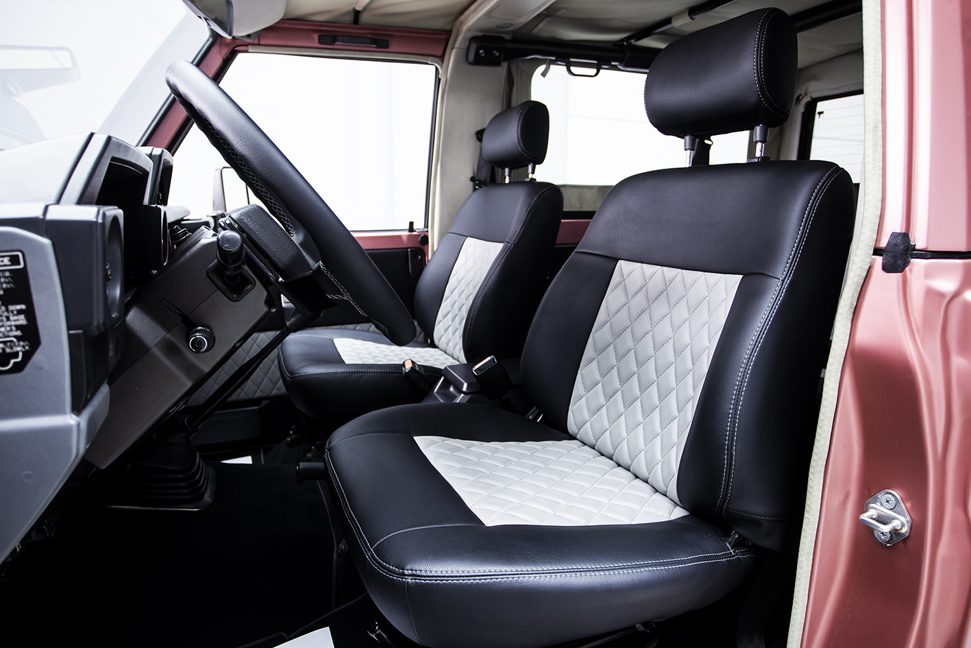 Toyota / Land Cruiser BJ 73