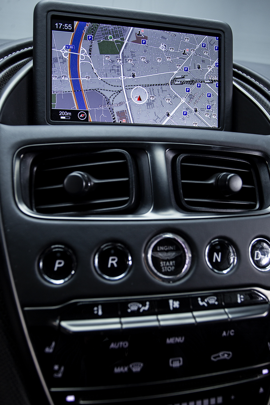 Aston Martin / DB11 4.0 V8