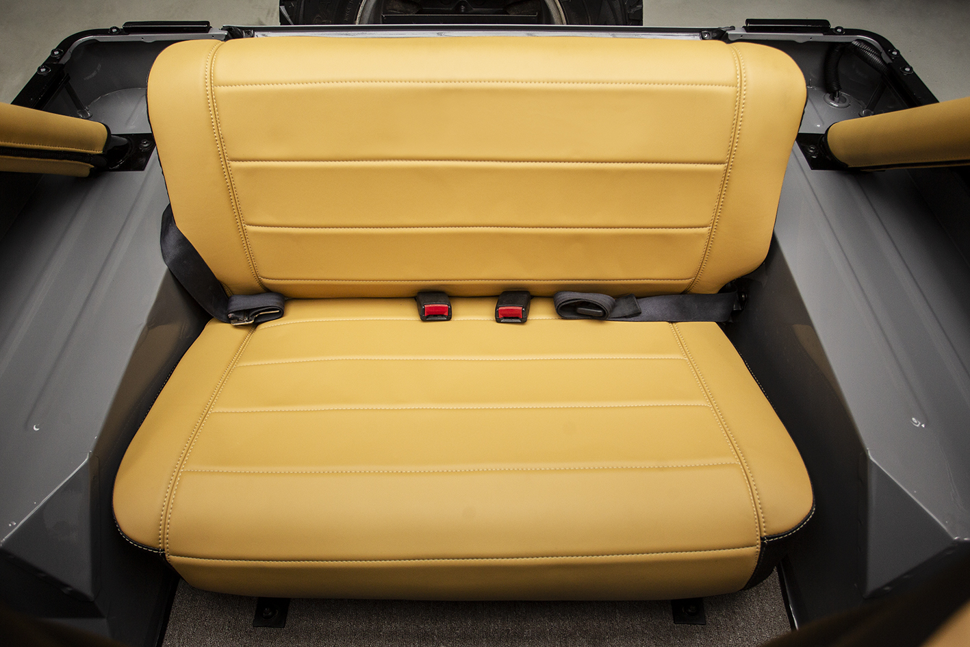 Jeep / Wrangler 2.5 Soft Top YJ