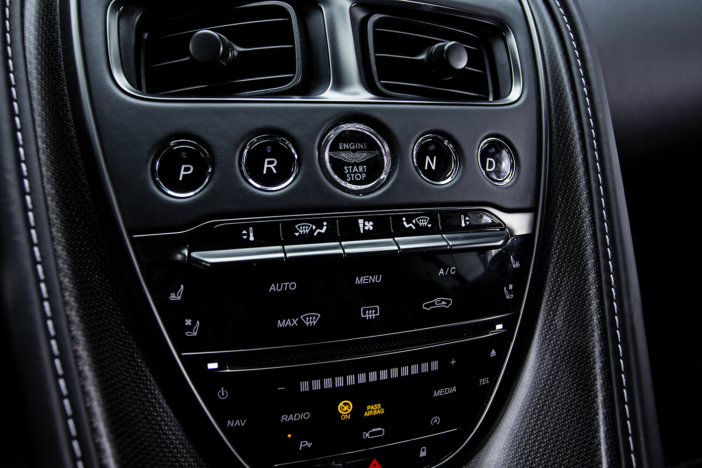 Aston Martin / DB11 4.0 V8