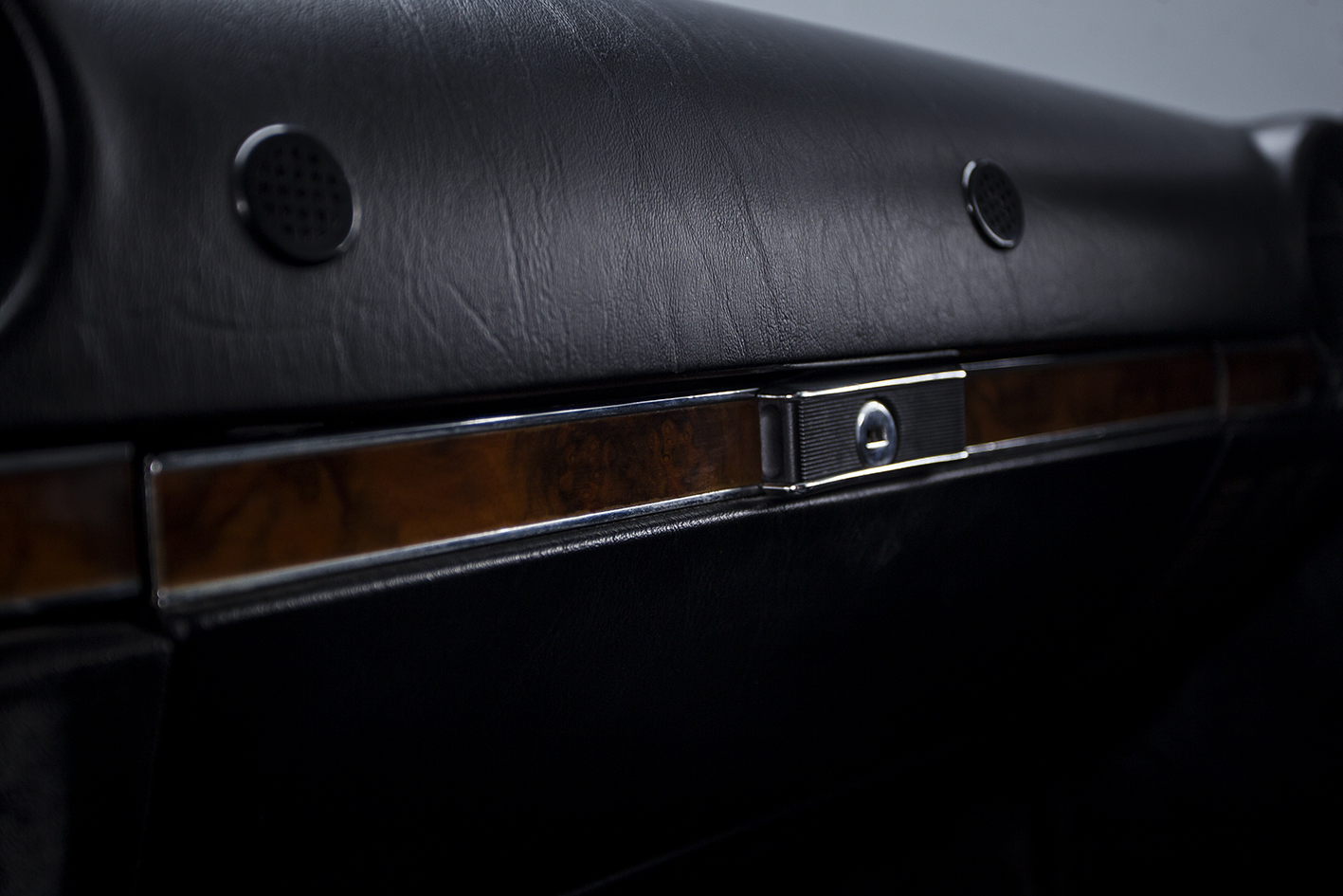 Mercedes-Benz / SLC 500 (w107)