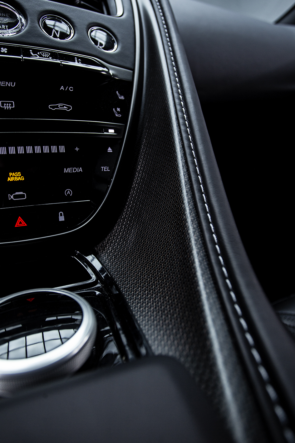 Aston Martin / DB11 4.0 V8