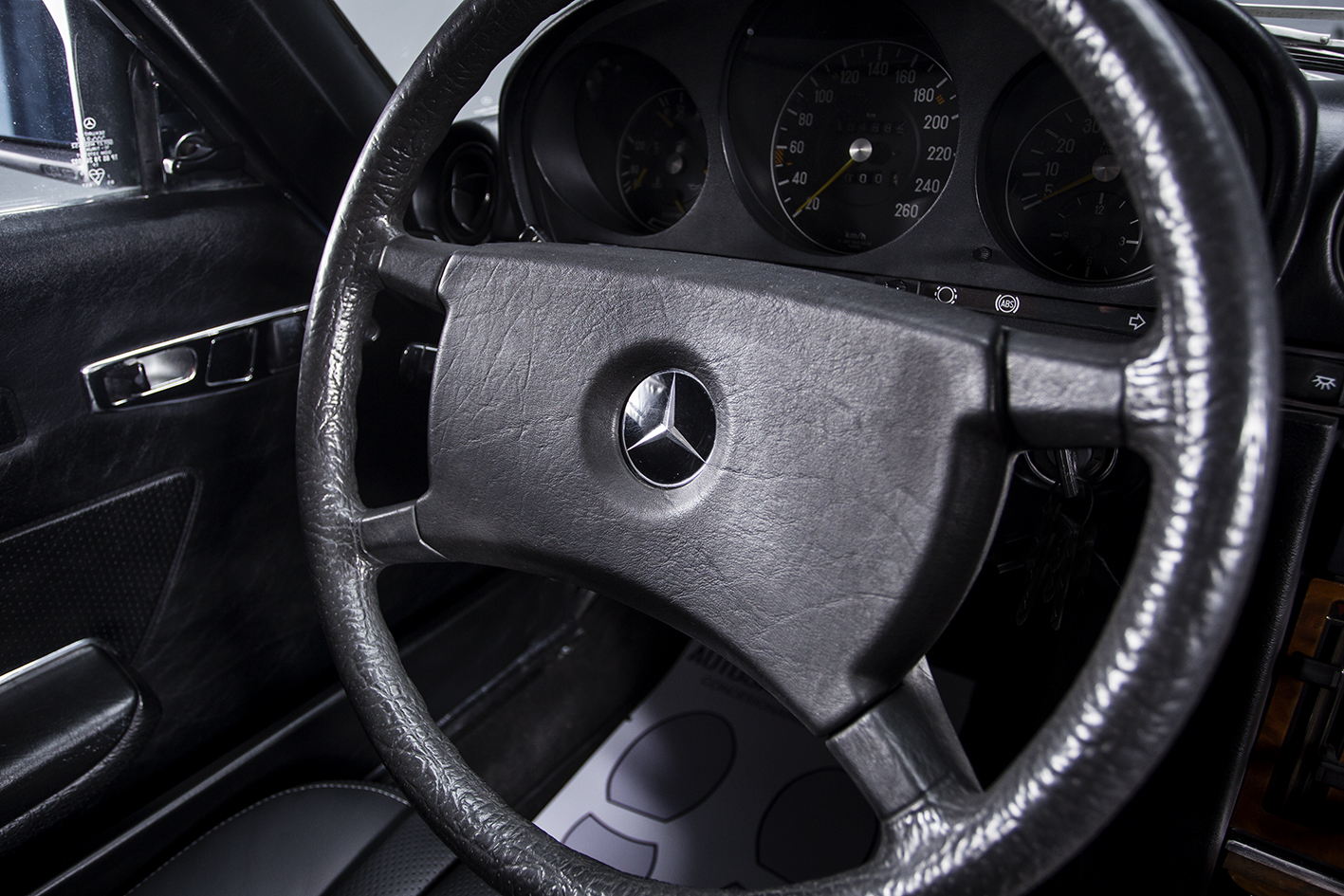 Mercedes-Benz / SLC 500 (w107)