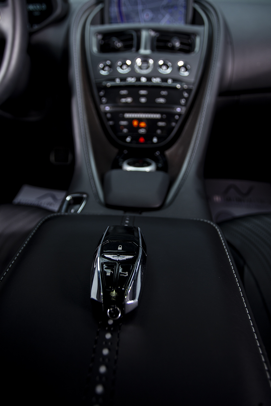 Aston Martin / DB11 4.0 V8