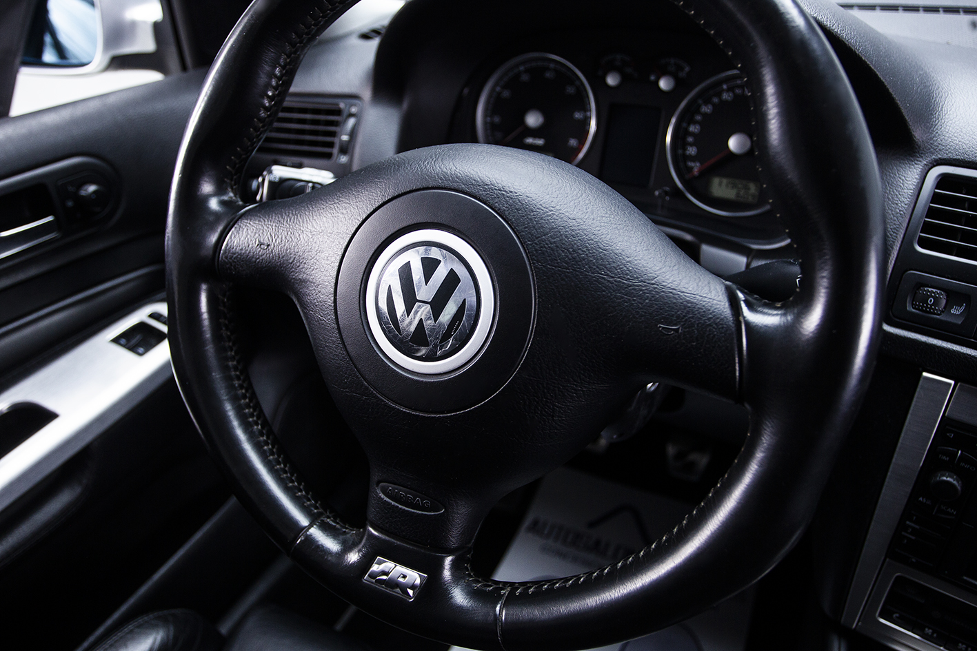 Volkswagen / Golf R32