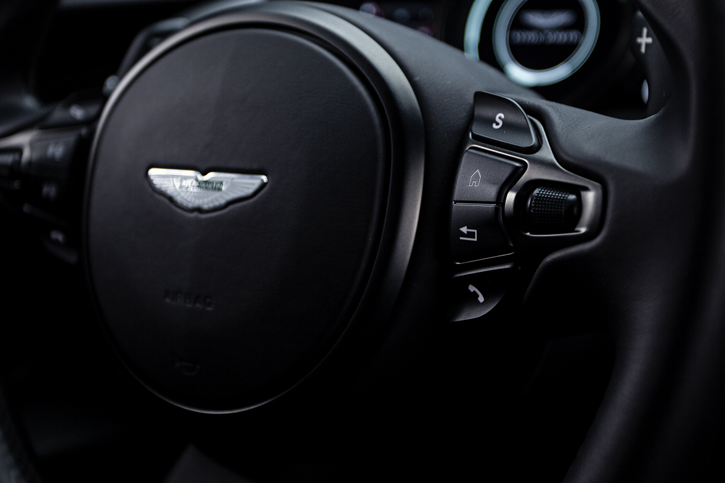 Aston Martin / DB11 4.0 V8