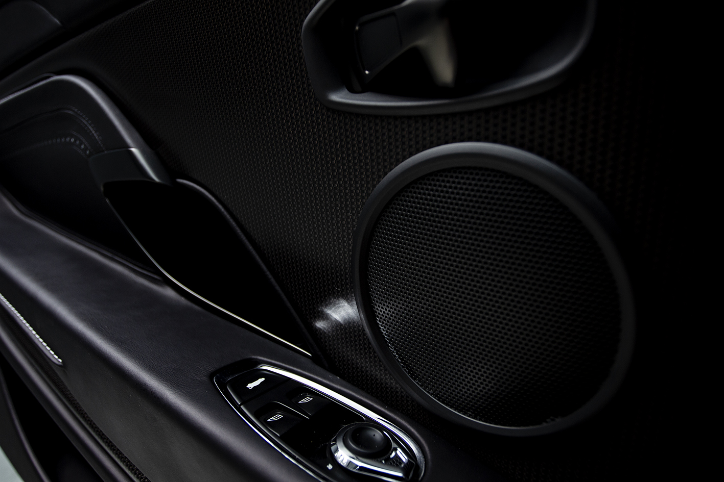 Aston Martin / DB11 4.0 V8