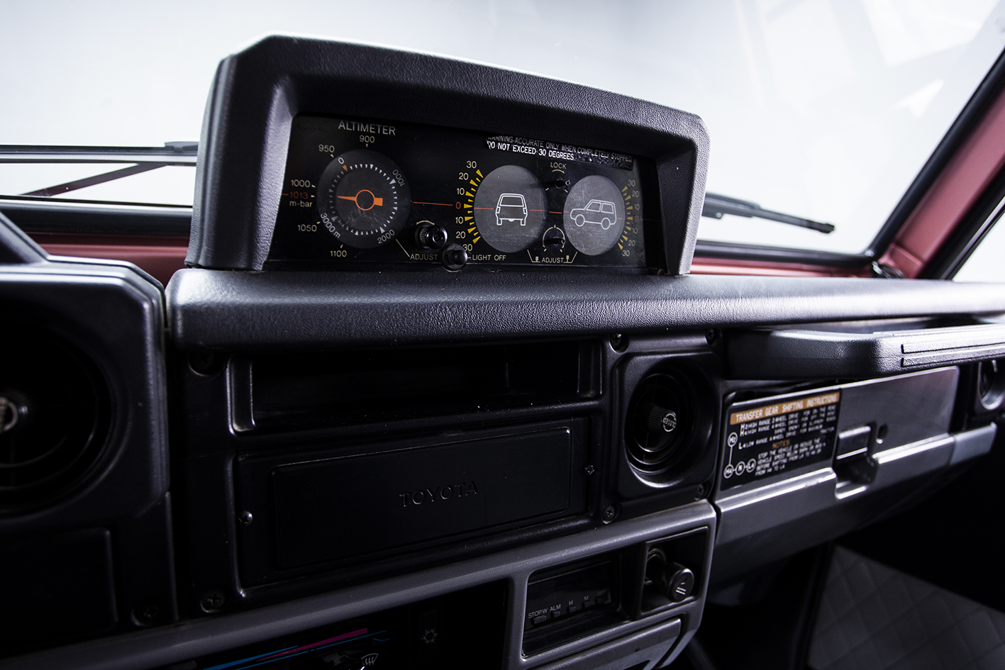 Toyota / Land Cruiser BJ 73