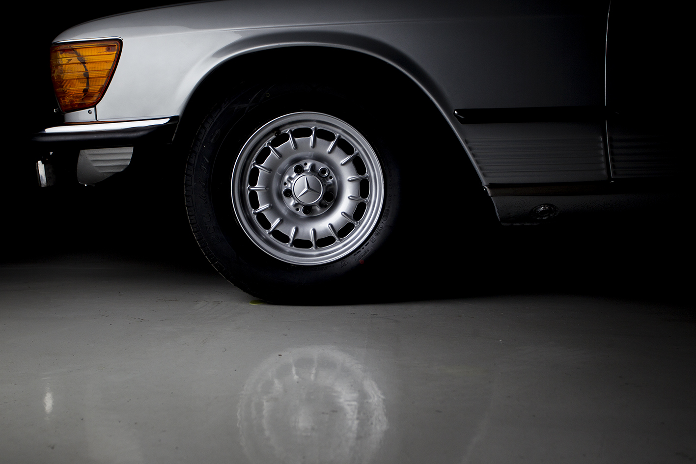Mercedes-Benz / SLC 500 (w107)