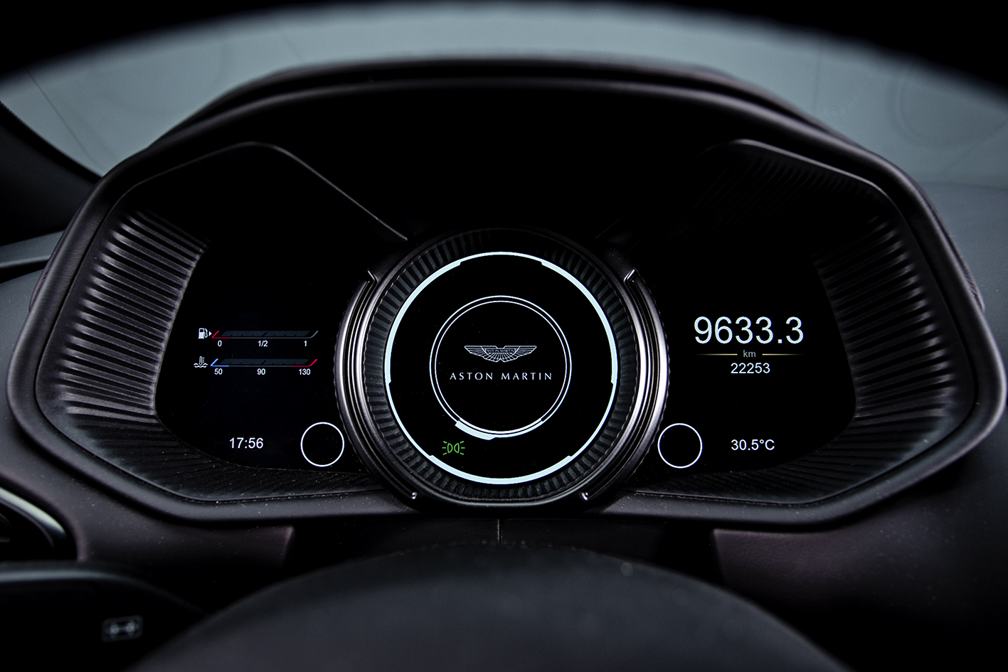 Aston Martin / DB11 4.0 V8