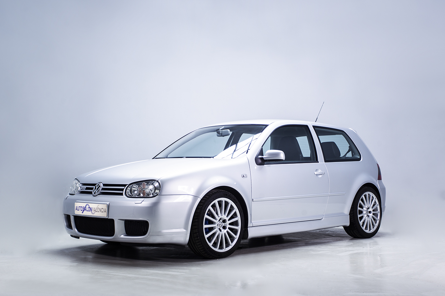 Volkswagen / Golf R32