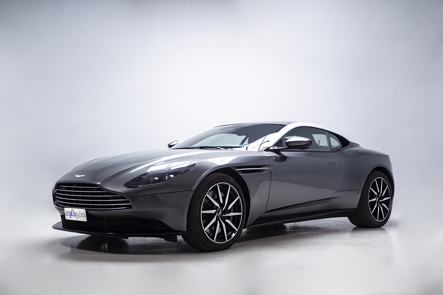 Aston Martin / DB11 4.0 V8