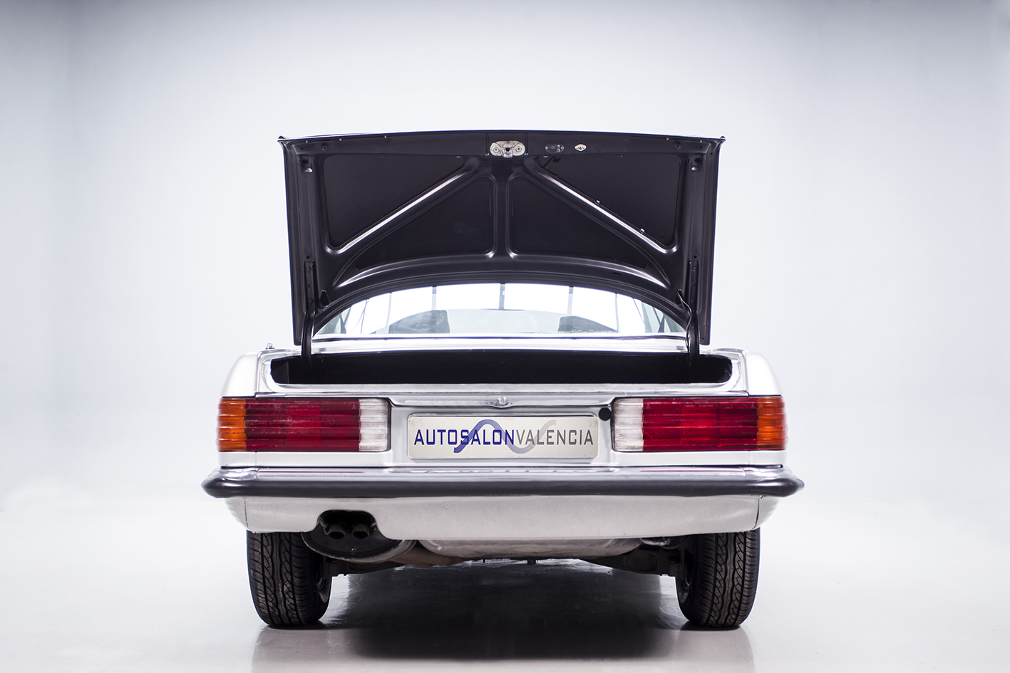 Mercedes-Benz / SLC 500 (w107)