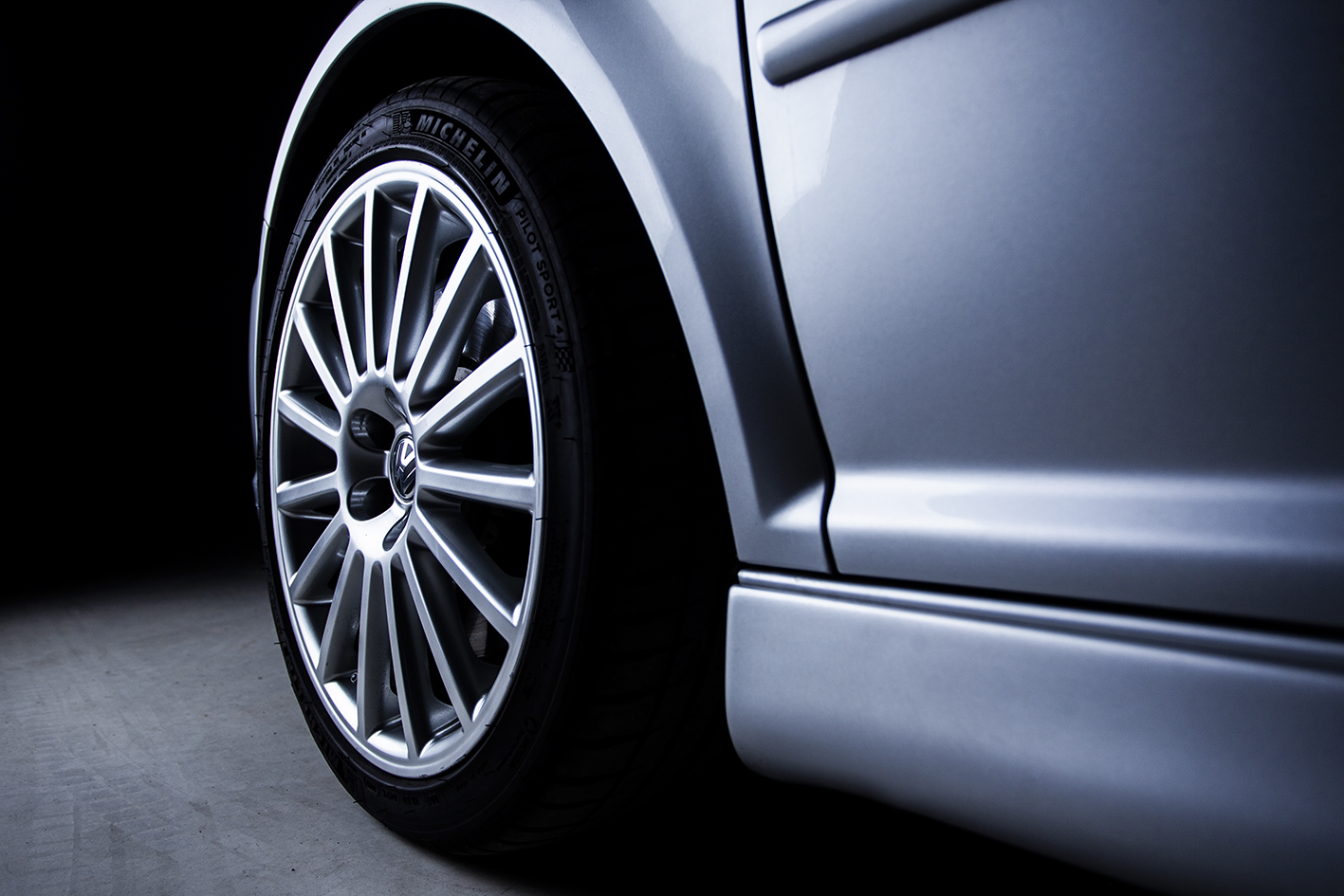 Volkswagen / Golf R32