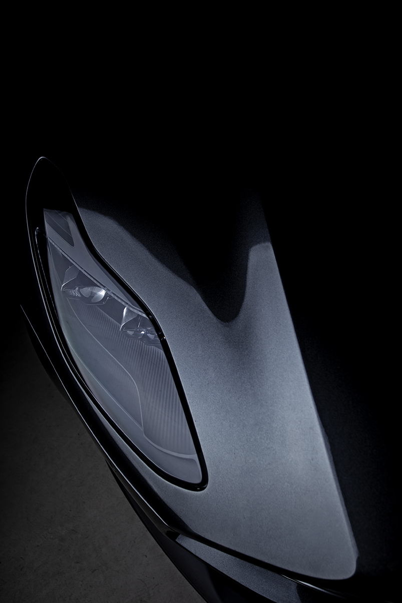 Aston Martin / DB11 4.0 V8