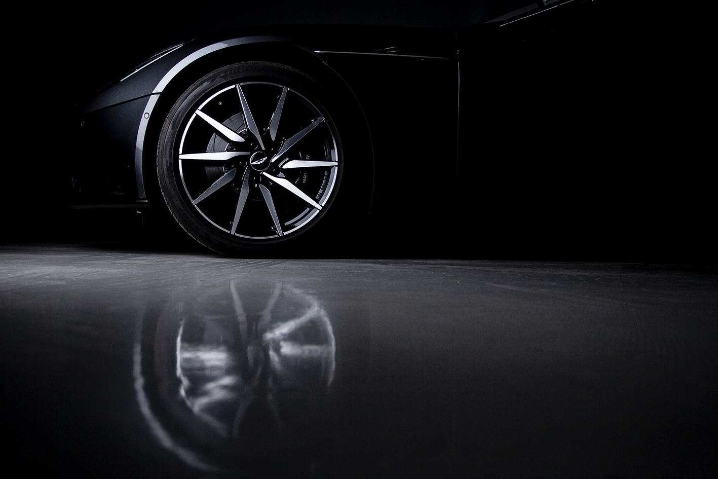 Aston Martin / DB11 4.0 V8