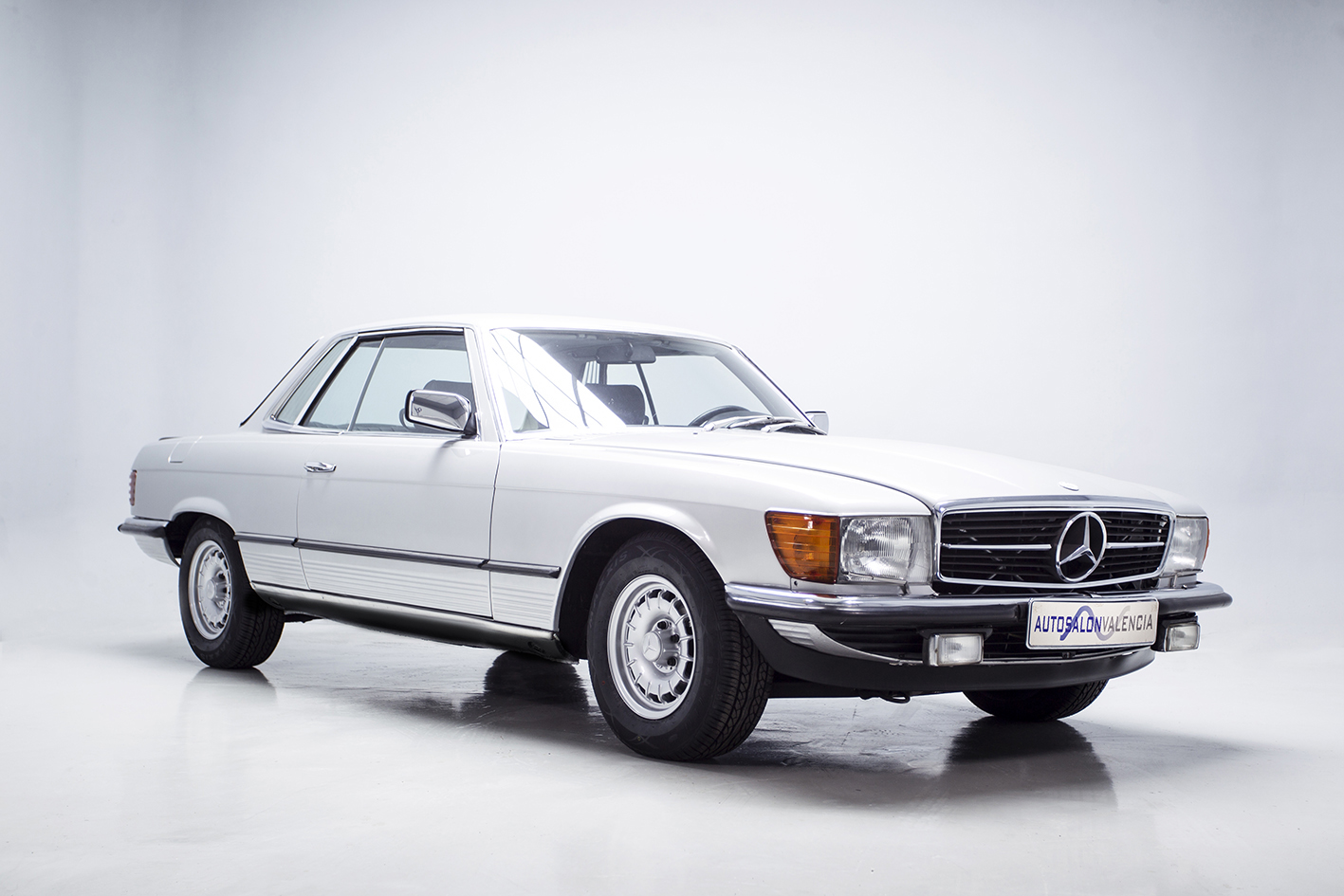 Mercedes-Benz / SLC 500 (w107)