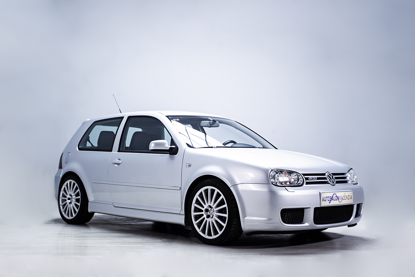Volkswagen / Golf R32