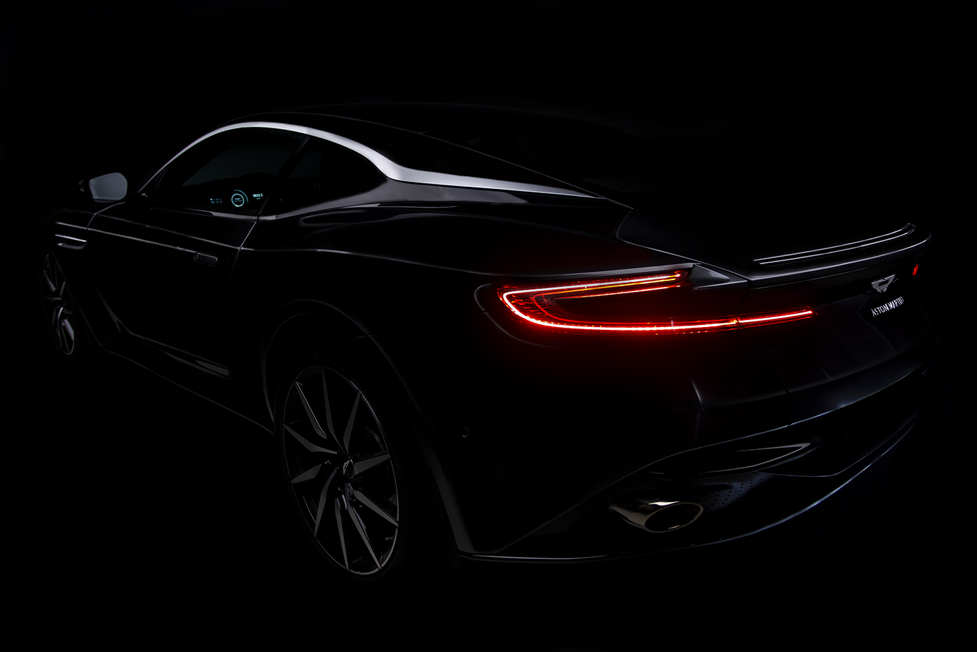 Aston Martin / DB11 4.0 V8