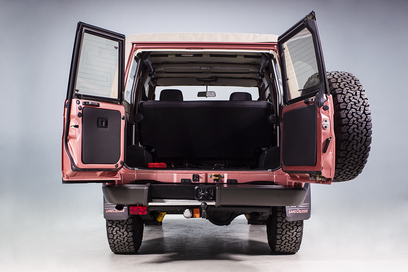 Toyota / Land Cruiser BJ 73