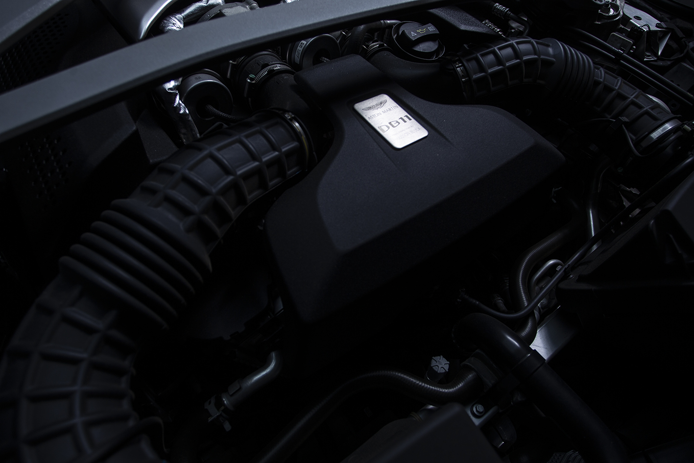 Aston Martin / DB11 4.0 V8