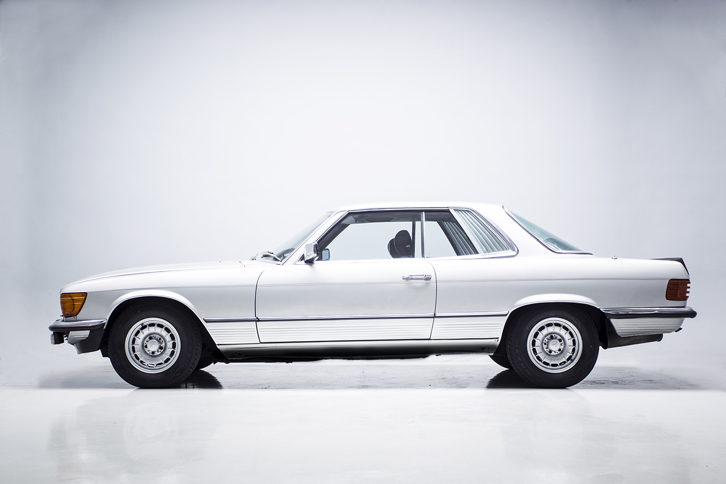 Mercedes-Benz / SLC 500 (w107)