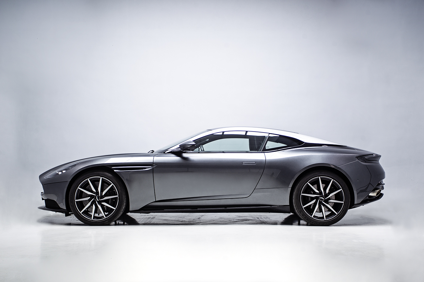 Aston Martin / DB11 4.0 V8
