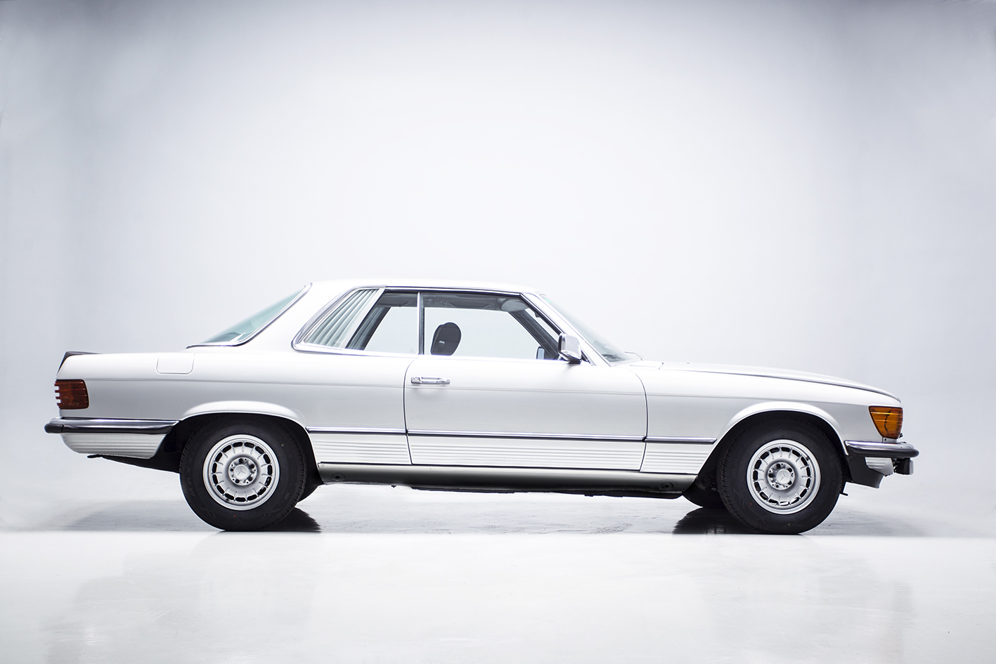 Mercedes-Benz / SLC 500 (w107)