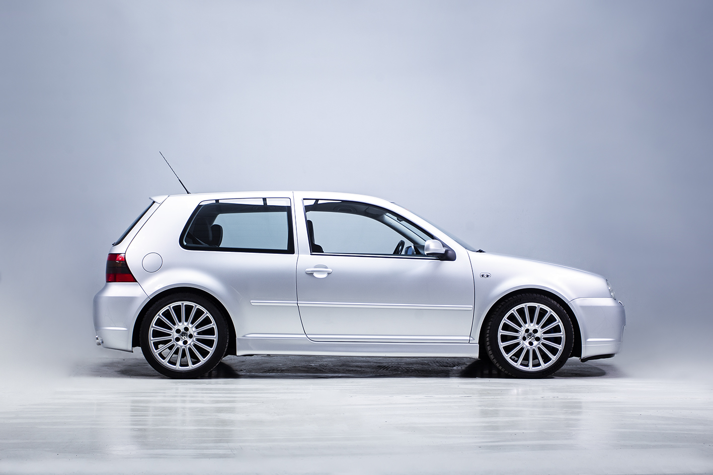 Volkswagen / Golf R32