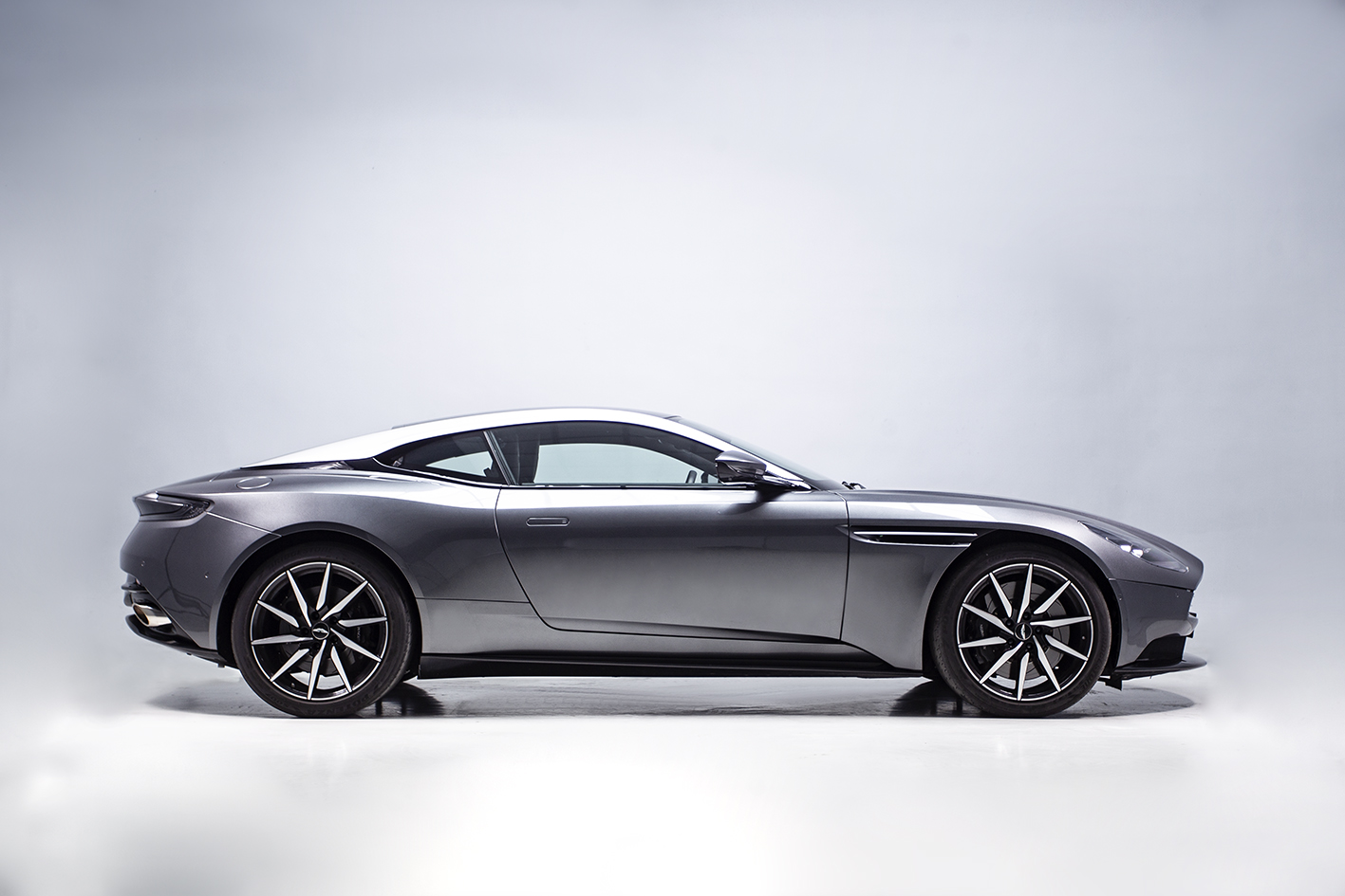 Aston Martin / DB11 4.0 V8