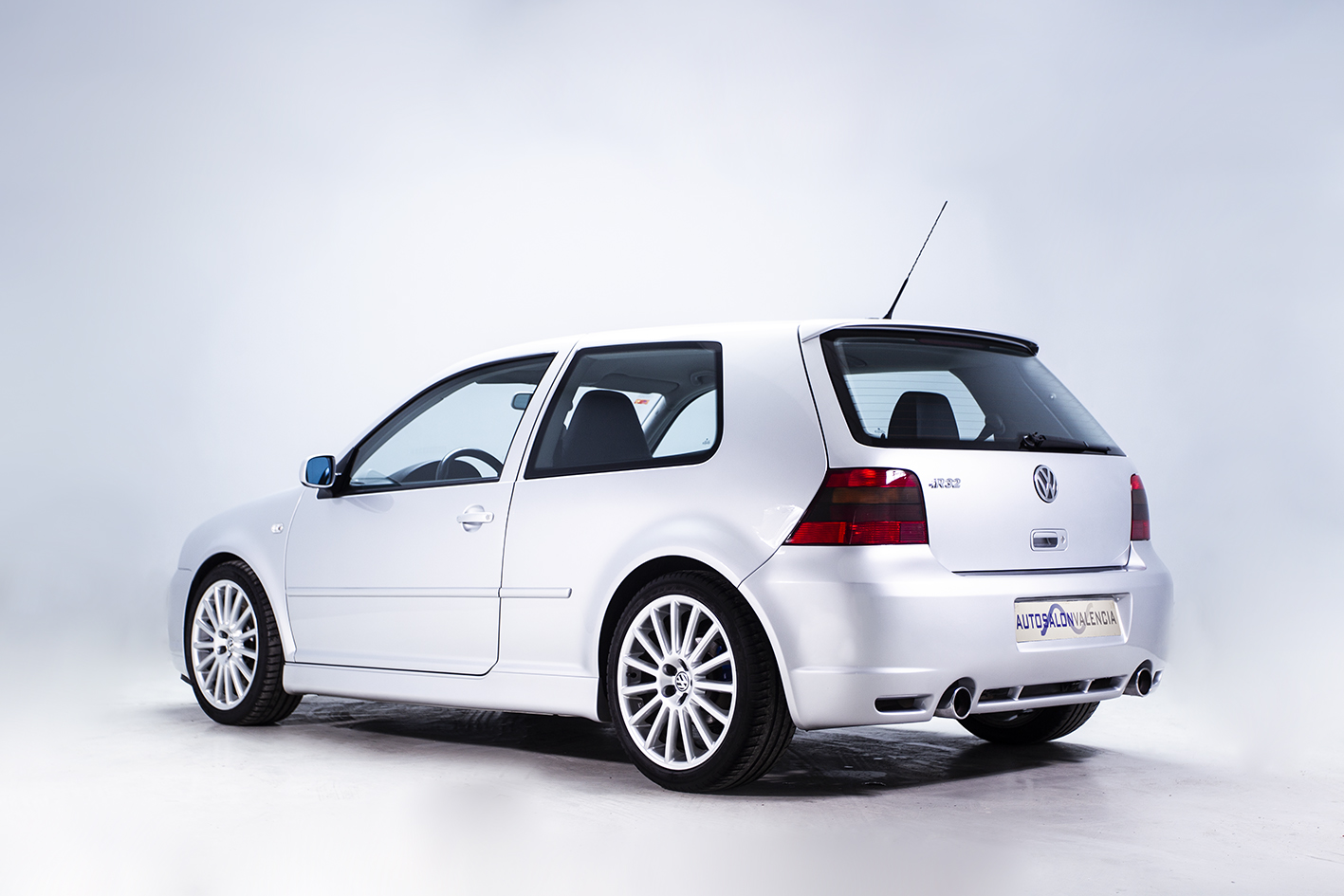 Volkswagen / Golf R32