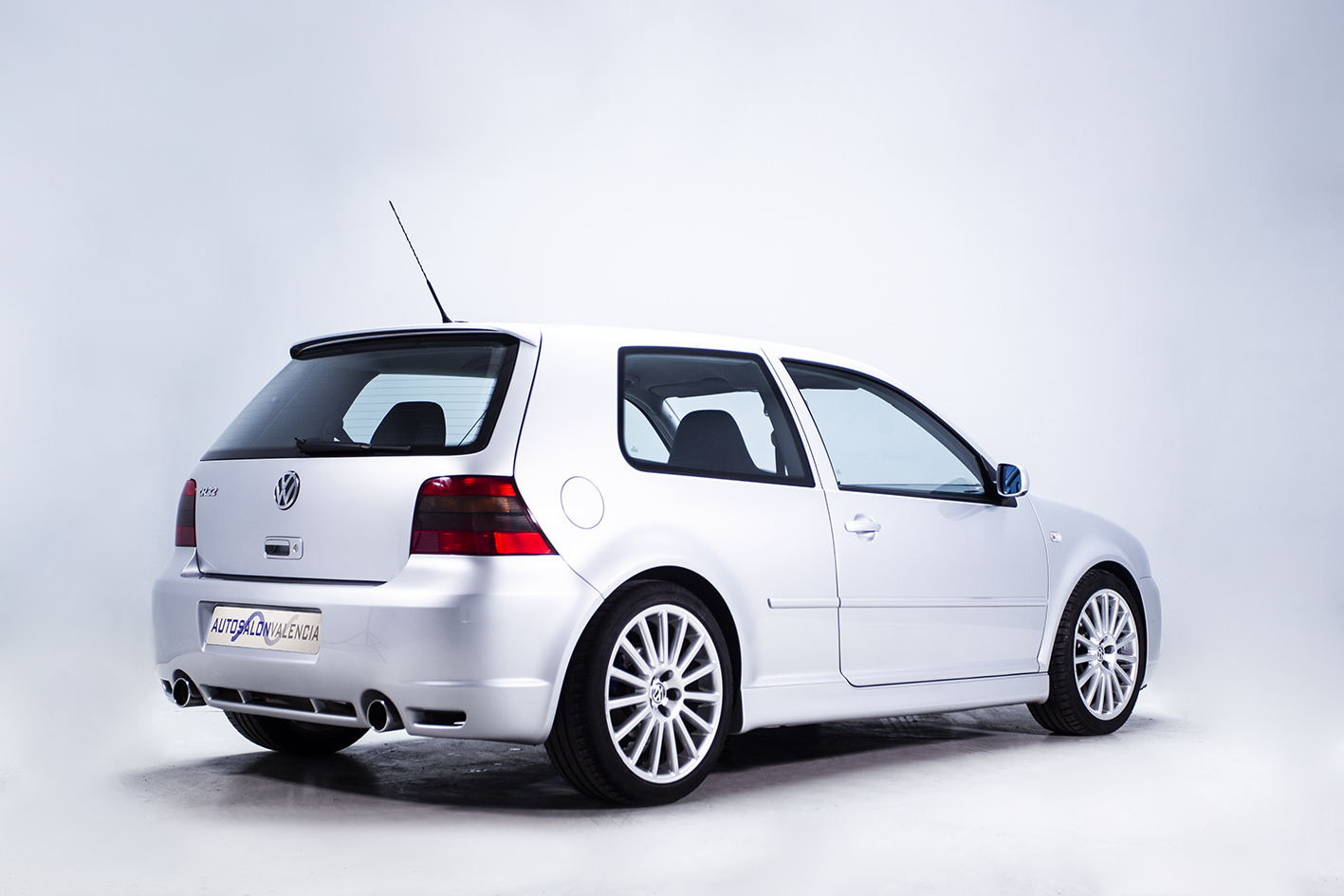 Volkswagen / Golf R32
