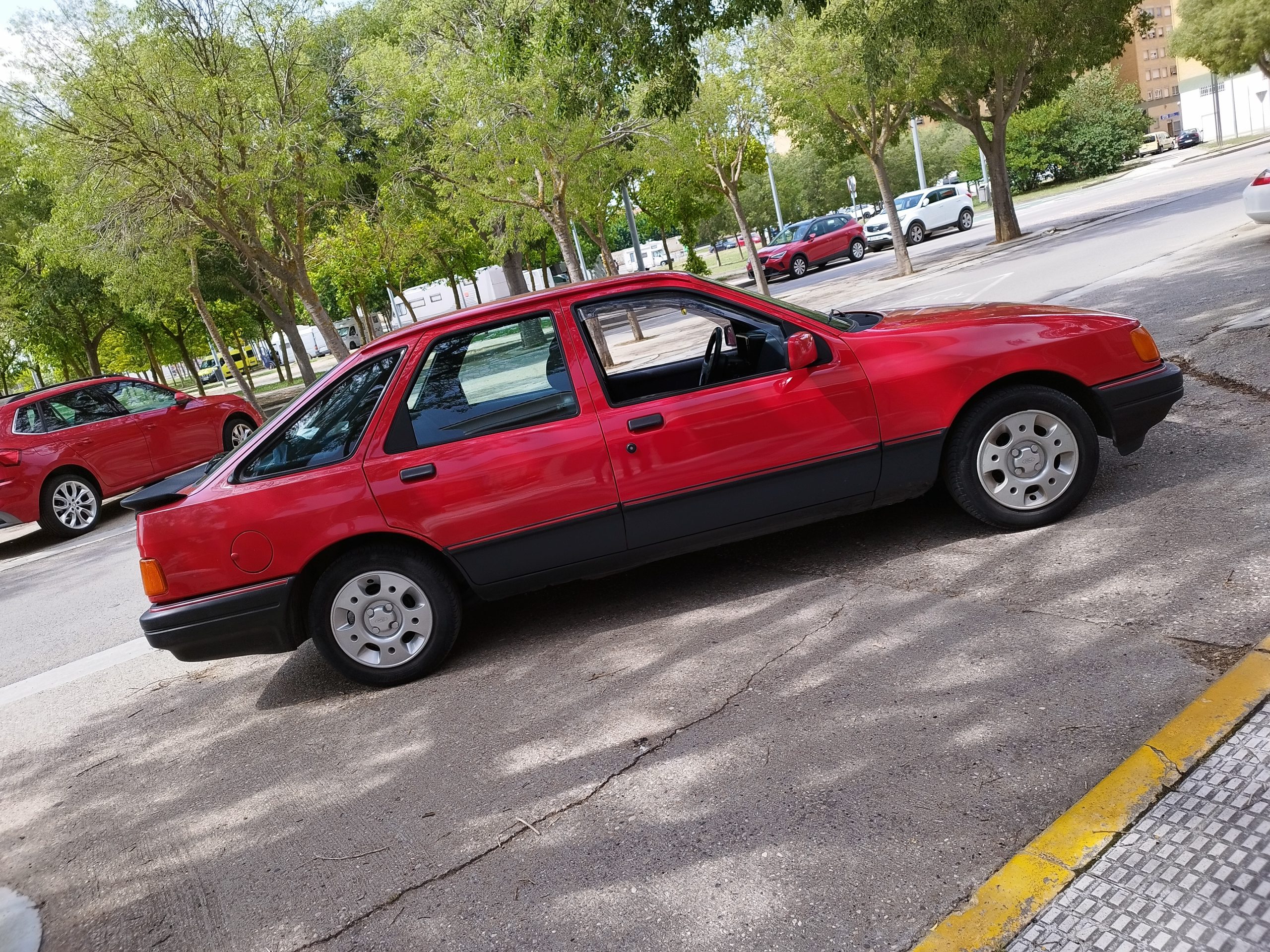 Ford / SIERRA 2.0i
