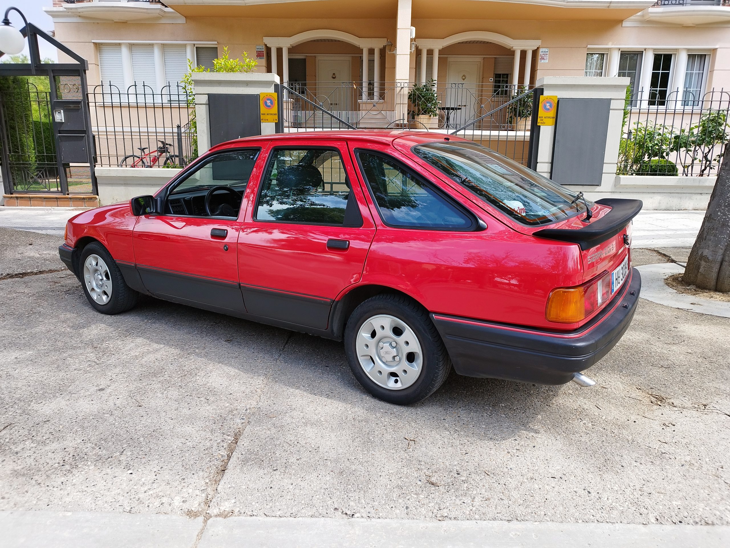 Ford / SIERRA 2.0i