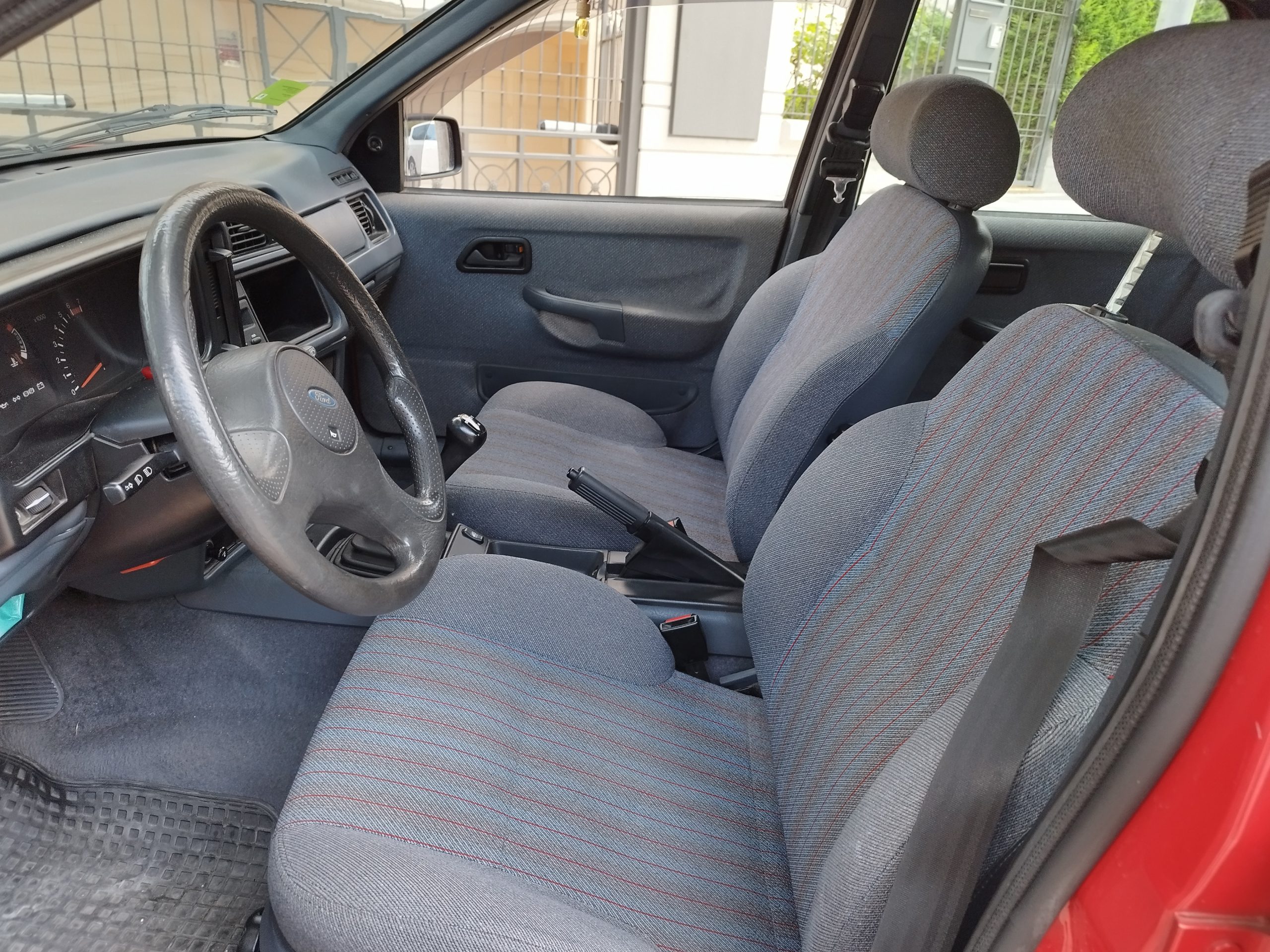 Ford / SIERRA 2.0i