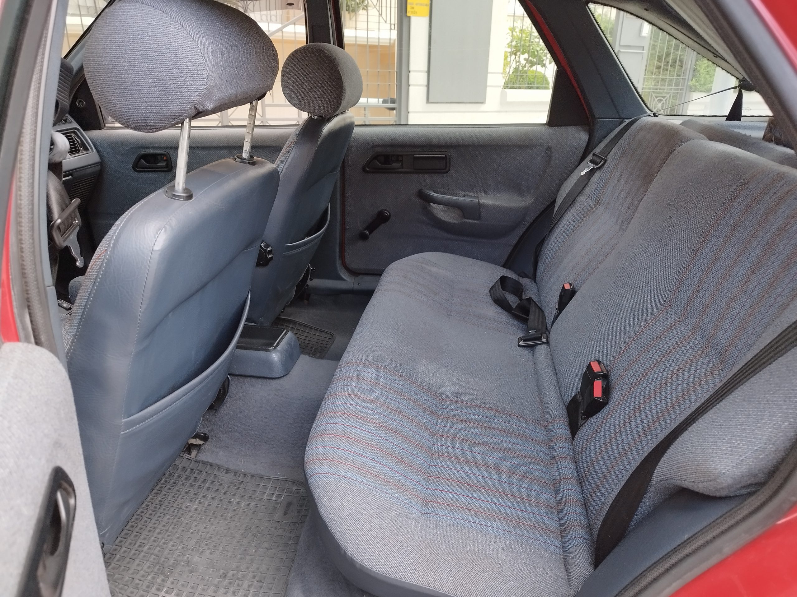 Ford / SIERRA 2.0i