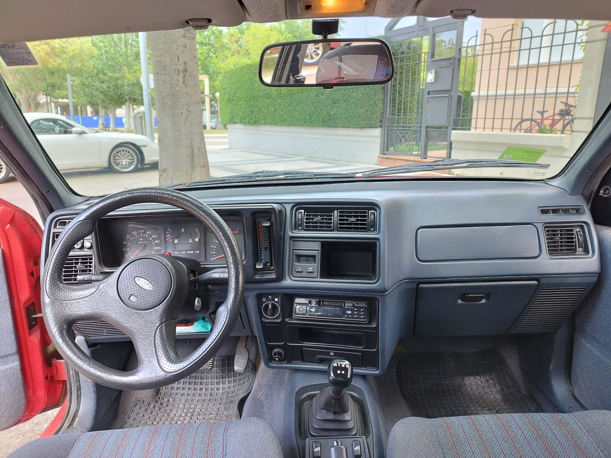 Ford / SIERRA 2.0i