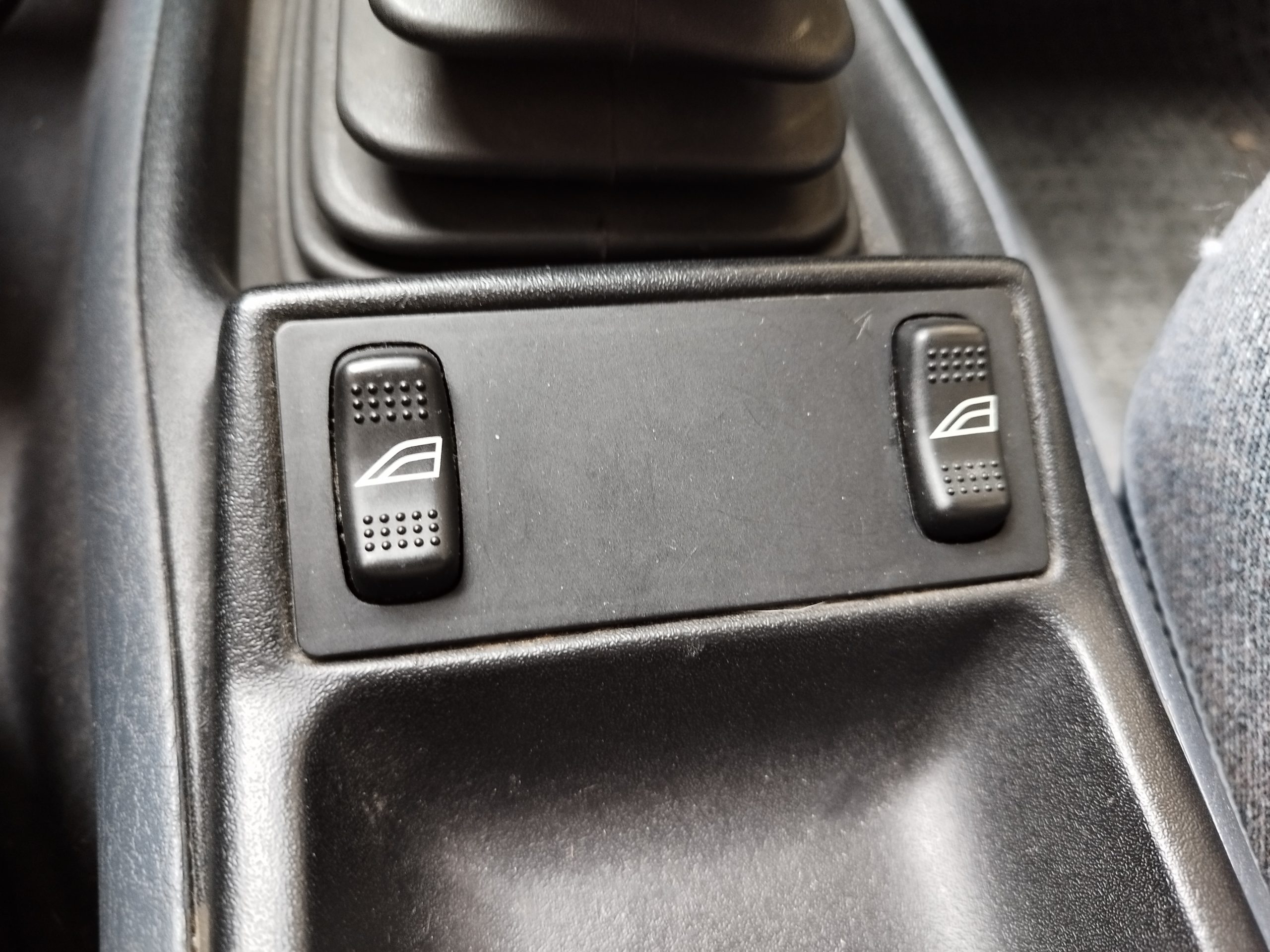 Ford / SIERRA 2.0i